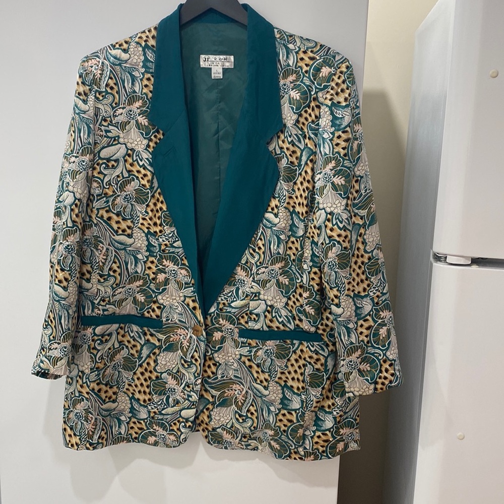 **NWOT ** 100% Silk Jacket Vintage